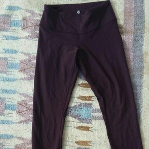 lulu lemon quarter length maroon yoga pants